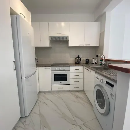 Regina Garden Renovated & Lovely Apartment, Apartment *
