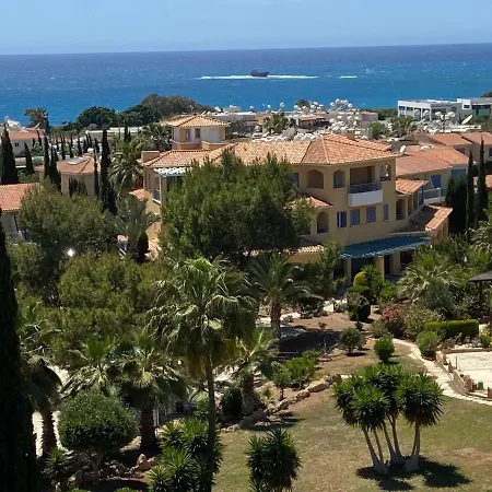 Regina Garden Renovated & Lovely Apartment, Paphos