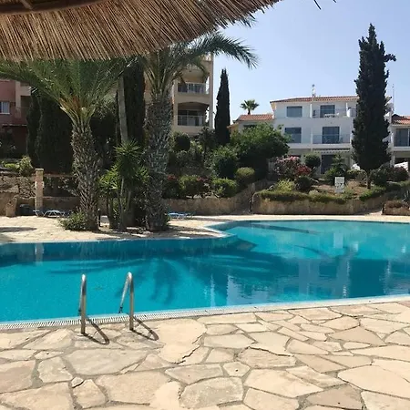 Regina Garden Renovated & Lovely Apartment, * Paphos
