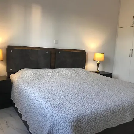 Regina Garden Renovated & Lovely Apartment, Apartment Paphos